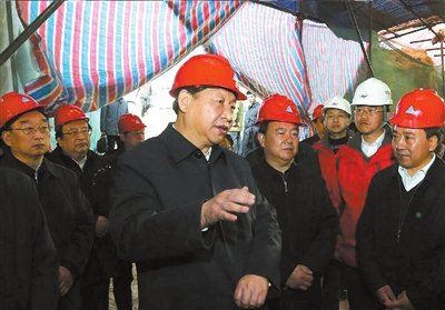 昨天，習(xí)近平在甘肅東鄉(xiāng)察看滑坡重建現(xiàn)場。新華社發(fā)